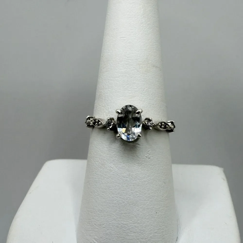 NWOT 5x7mm oval cut, light‎ Aquamarine ring w/ accent cz diamonds in solid 925!